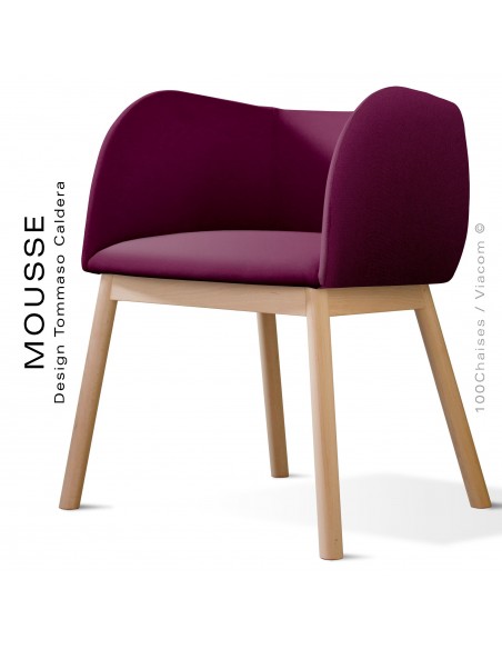 Fauteuil Mousse, piétement bois hêtre naturel, assise et dossier garnie, habillage tissu prune