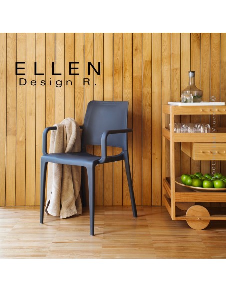 Chaise design ELLEN, en situation pour exemple.
