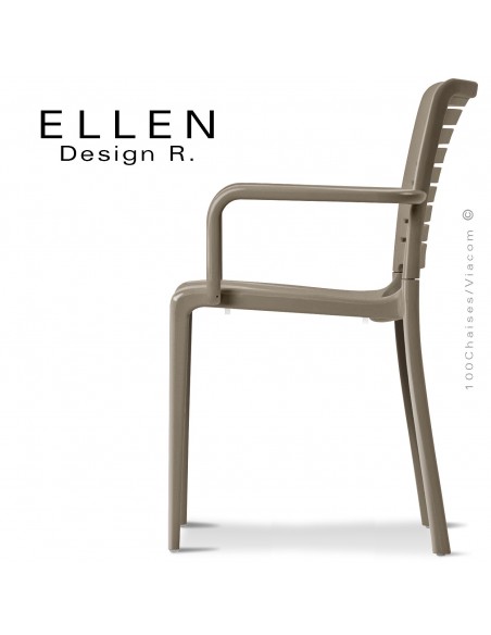 Fauteuil design ELLEN, structure et piétement plastique de couleur taupe, empilable, pour extérieur.