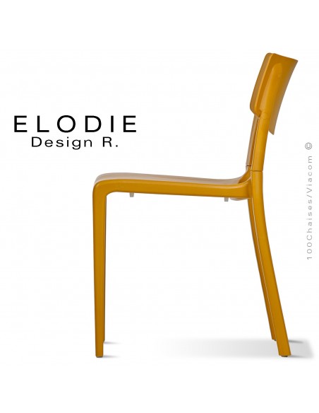 Chaise design ELODIE, structure et piétement plastique couleur moutarde, pour extérieur.