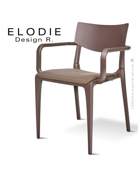 Fauteuil design ELODIE, structure et piétement plastique couleur marron, avec coussin d'assise couleur taupe.