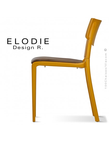 Chaise design ELODIE, structure et piétement plastique couleur moutarde, avec coussin d'assise couleur taupe.