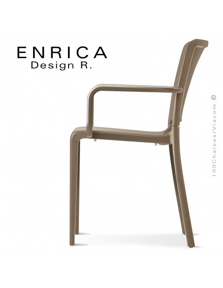 Fauteuil design ENRICA, structure et piétement plastique couleur taupe, pour extérieur.