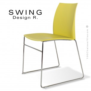 Chaise SWING, piétement type luge, assise coque plastique couleur jaune pâle.