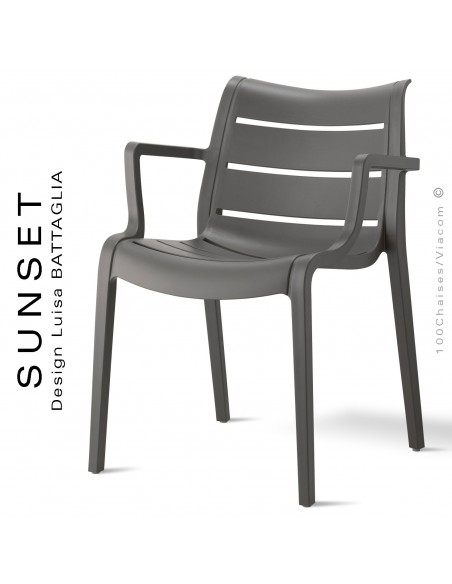 Fauteuil SUNSET, structure plastique couleur gris foncé (anthracite) avec accoudoirs, empilable pour terrasse.