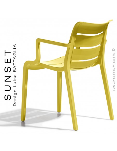 Fauteuil SUNSET, structure plastique couleur jaune avec accoudoirs, empilable pour terrasse.