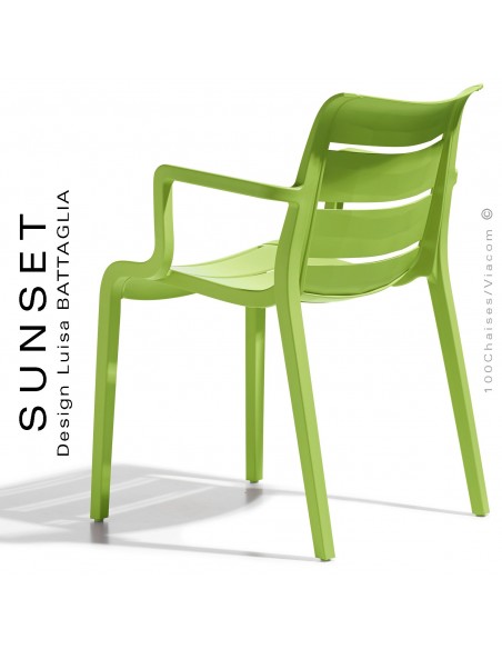 Fauteuil SUNSET, structure plastique couleur vert Pistache avec accoudoirs, empilable pour terrasse.