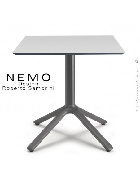 Table NEMO, pour CHR., piétement aluminium peint anthracite, plateau 70x70 cm., carré compact couleur gris clair.