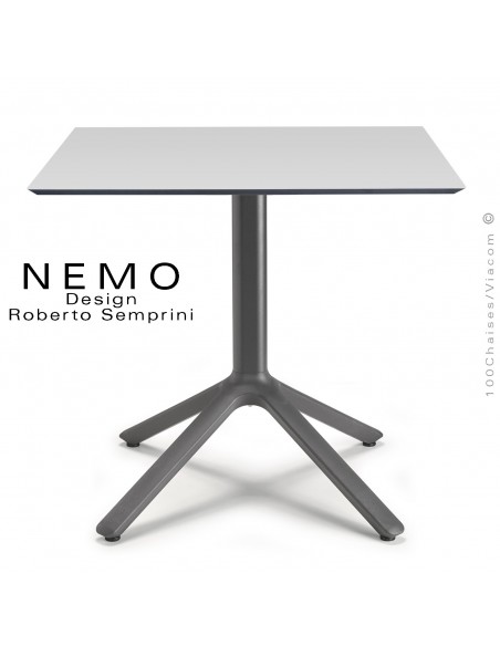 Table NEMO, pour CHR., piétement aluminium peint anthracite, plateau 80x80 cm., carré compact couleur gris clair.
