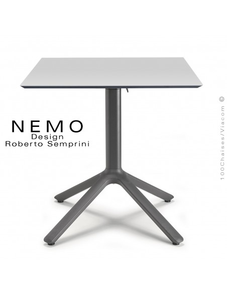 Table NEMO, pour CHR., piétement encastrable aluminium anthracite, plateau 70x70 cm., rabattable compact gris clair.