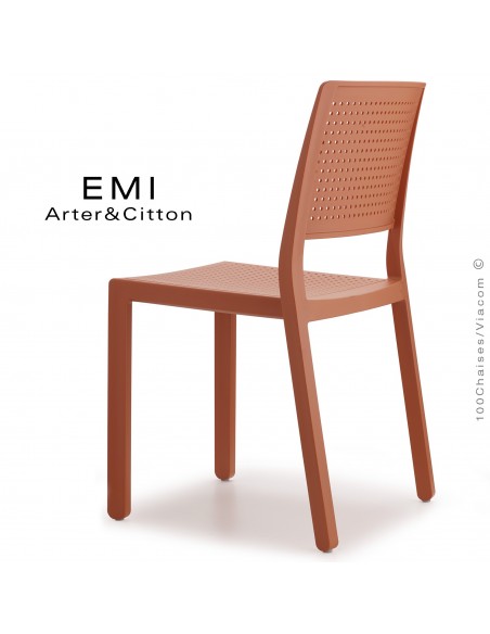 Chaise design EMI, structure plastique couleur terracotta.