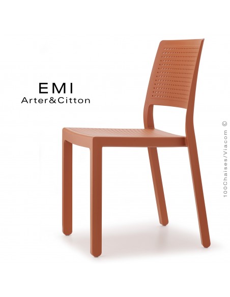 Chaise design EMI, structure plastique couleur terracotta.