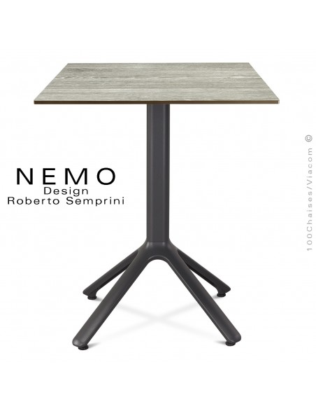 Table NEMO piétement aluminum anthracite, plateau compact 60x60 cm, couleur chêne.