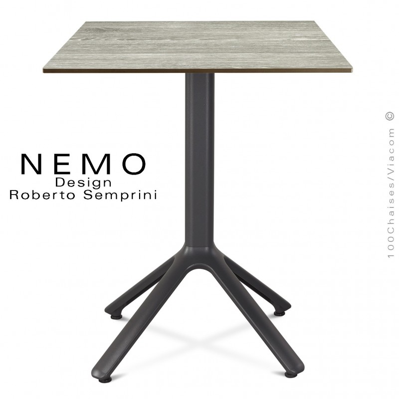 Table NEMO piétement aluminum anthracite, plateau compact 60x60 cm, couleur chêne.