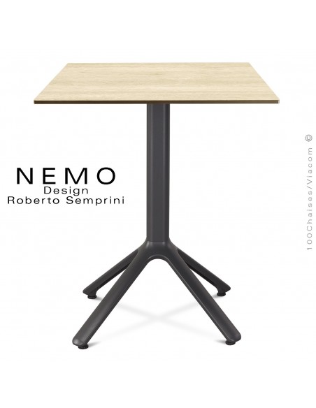 Table NEMO piétement aluminum anthracite, plateau compact 60x60 cm, couleur chêne clair.