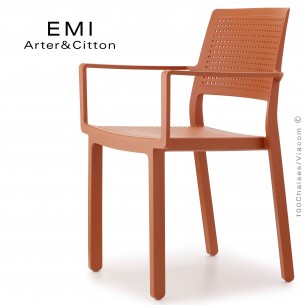 Fauteuil design EMI, structure plastique couleur terracotta.