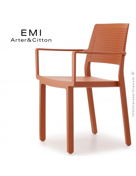 Fauteuil design EMI, structure plastique couleur terracotta.