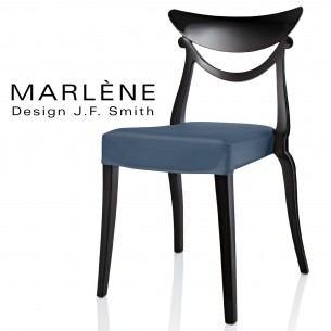 Chaise design Marlène, structure plastique noir, habillage tissu couleur bleu clair.