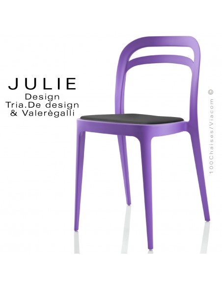 Chaise design JULIE, structure plastique couleur violet avec coussin noir.