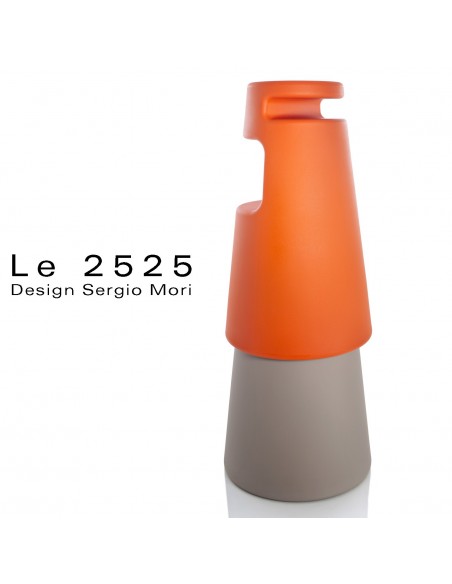 Tabouret design "Le 2525" coque plastique en polyéthylène, empilable.