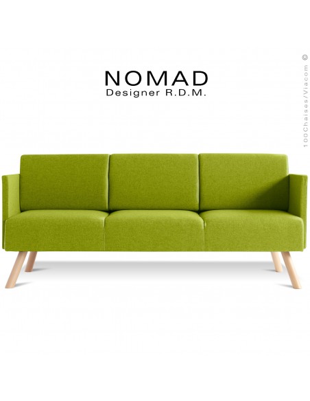 Banquette design avec accoudoirs NOMAD, 3 places, piétement bois teinté naturel, assise tissu vert pistache.