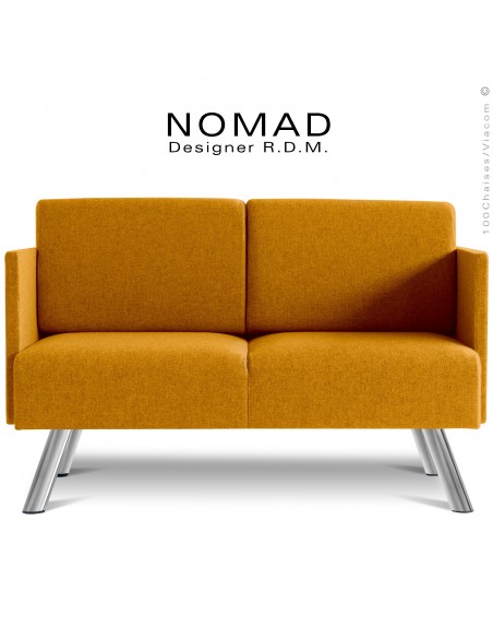 Banquette avec accoudoirs NOMAD, piétement acier chromé, assise et dossier garnis habillage tissu orange-paille.