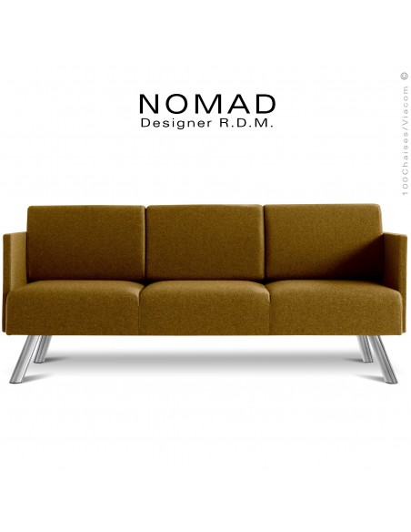 Banquette 3 places avec accoudoirs design NOMAD, piétement acier chromé, assise et dossier habillage tissu kaki.