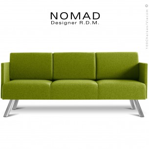Banquette 3 places avec accoudoirs design NOMAD, piétement acier chromé, assise et dossier habillage tissu vert pistache.