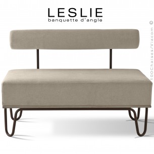 Banquette design LESLIE, piétement acier peint marron, structure bois, habillage tissu synthétique couleur crème.
