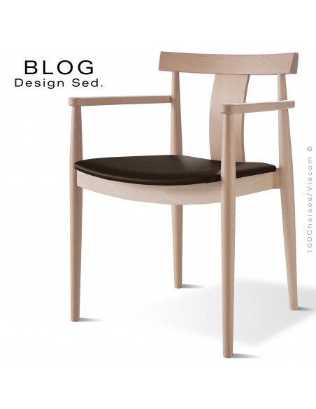 Fauteuil bois BLOG, structure bois de hêtre blanchi, assise garnie cuir marron foncé.