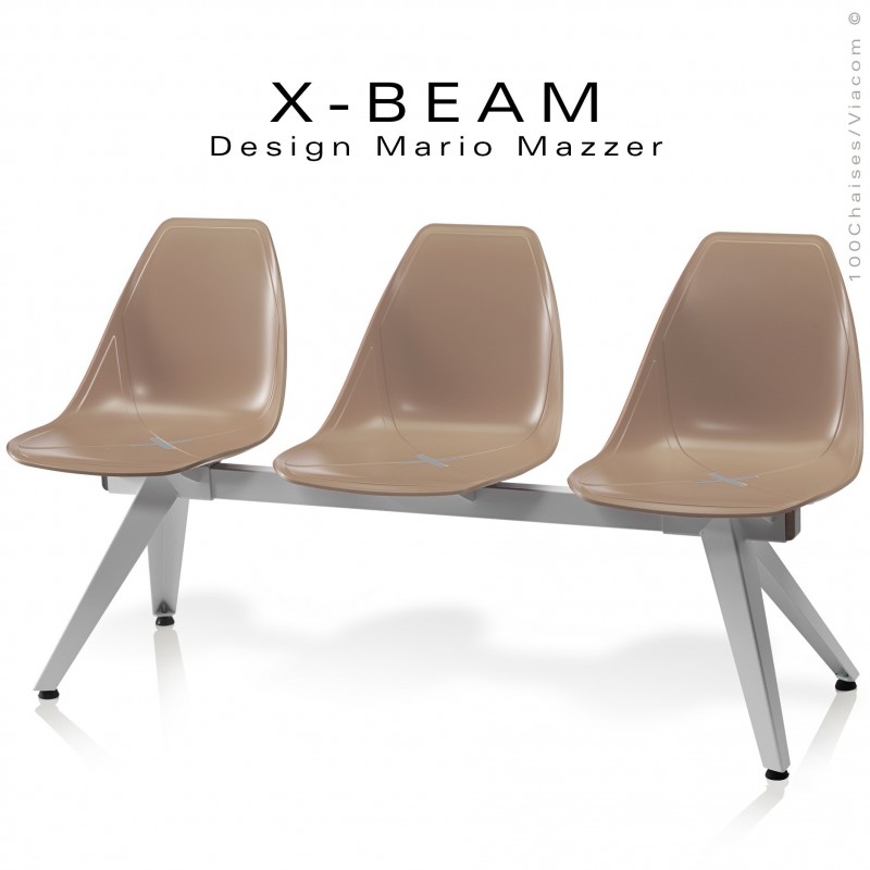 Banc design X-BEAM, structure acier peint gris-argent, assise coque plastique couleur sable avec incrustation bois.