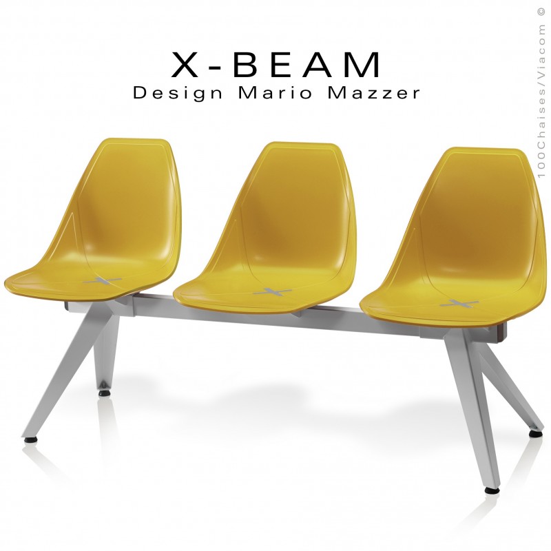 Banc design X-BEAM, structure acier peint gris-argent, assise coque plastique couleur jaune d'or avec incrustation bois.