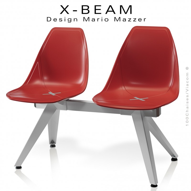 Banc design X-BEAM, structure acier peint gris-argent, assise coque plastique rouge avec incrustation bois.