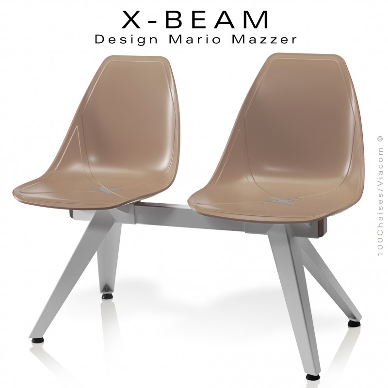 Banc design X-BEAM, structure acier peint gris-argent, assise coque plastique sable avec incrustation bois.