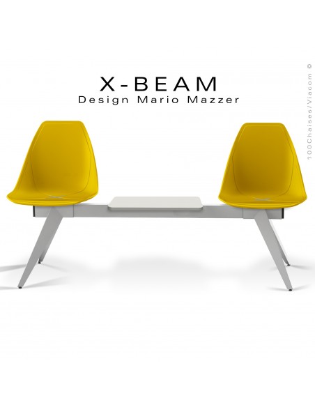 Banc design X-BEAM, avec tablette, structure acier peint gris-argent, assise coque plastique jaune avec incrustation bois.