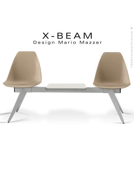 Banc design X-BEAM, avec tablette, structure acier peint gris-argent, assise coque plastique sable avec incrustation bois.