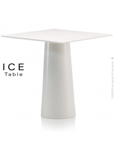 Table design d'extérieur ICE, piétement conique et plateau carré en plastique blanc.