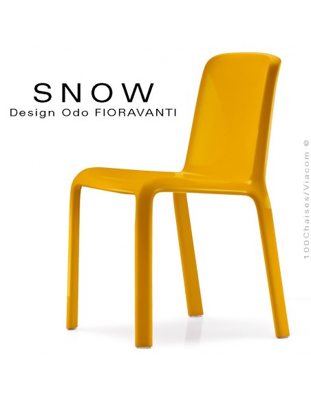 Chaise design SNOW, structure plastique couleur orange.