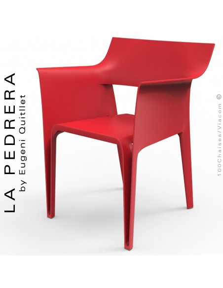 Fauteuil d'extérieur ou terrasse PEDRERA, structure et assise coque plastique rouge.
