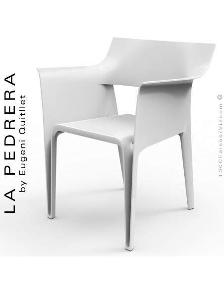 Fauteuil d'extérieur ou terrasse PEDRERA, structure et assise coque plastique blanc.
