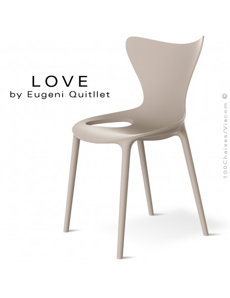 Chaise design LOVE, structure et assise coque plastique couleur écru.