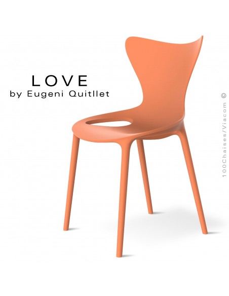 Chaise design LOVE, structure et assise coque plastique couleur orange-melon.