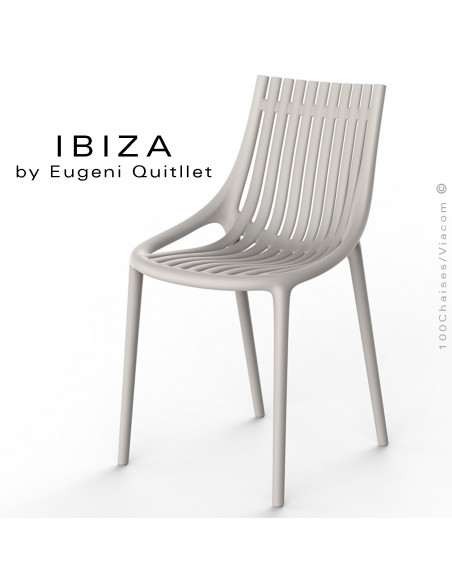 Chaise design IBIZA, structure et assise coque plastique couleur écru.