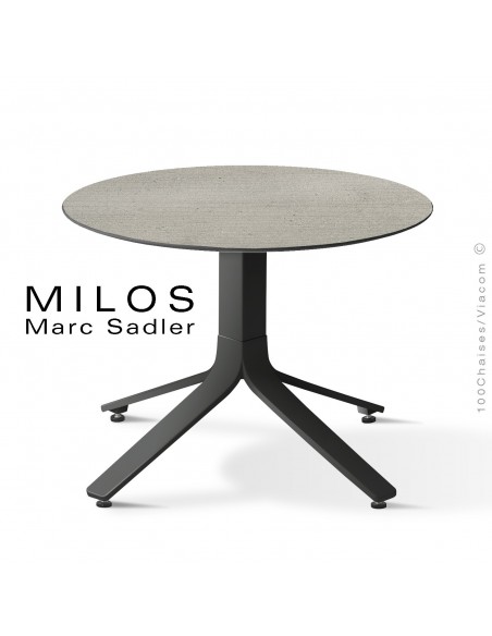 Table basse MILOS, plateau HPL 60 ciment, pied aluminium peint noir foncé.