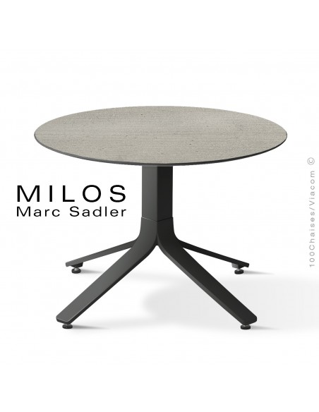 Table basse MILOS, plateau HPL 70 ciment, pied aluminium peint noir foncé.