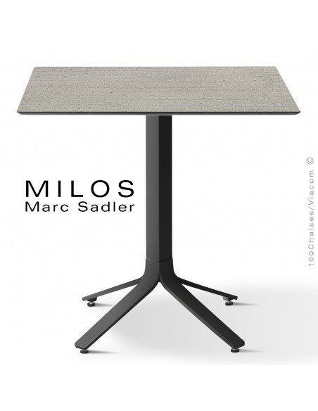 Table MILOS, plateau HPL 70x70 ciment, pied aluminium noir foncé.