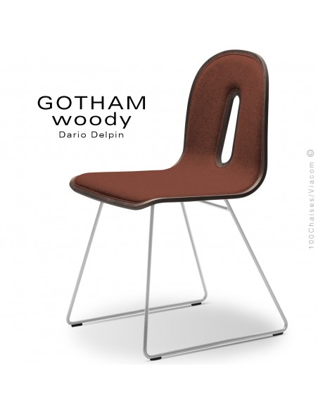 Chaise GOTHAM WOODY-SL-I, piétement luge blanc, assise et dossier bois noyer, habillage tissu 302rouge.