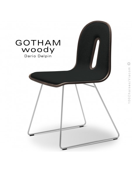 Chaise GOTHAM WOODY-SL-I, piétement luge blanc, assise et dossier bois noyer, habillage tissu 702 noir.