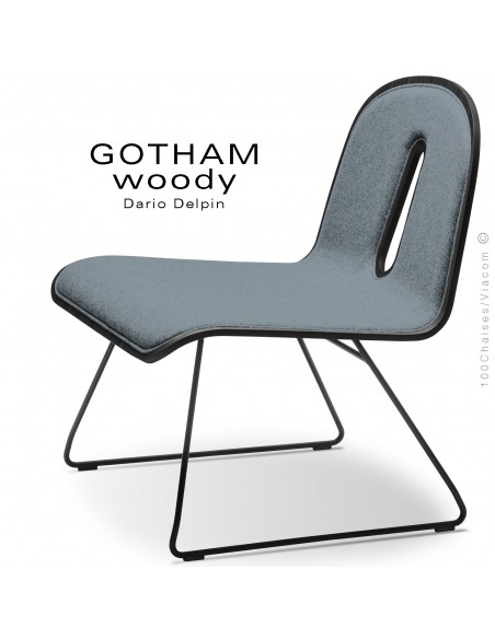 Chaise GOTHAM WOODY lounge, piétement noir, assise et dossier noir, tissu 7001bleu.