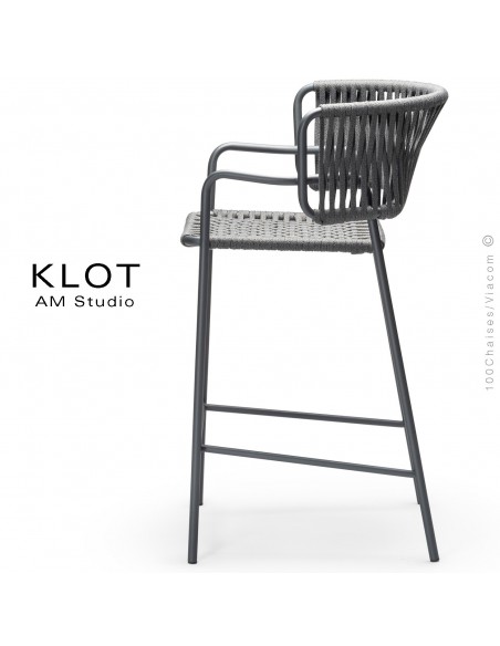 Tabouret design KLOT-SG, piétement acier peint, assise et dossier tressé en sangle.